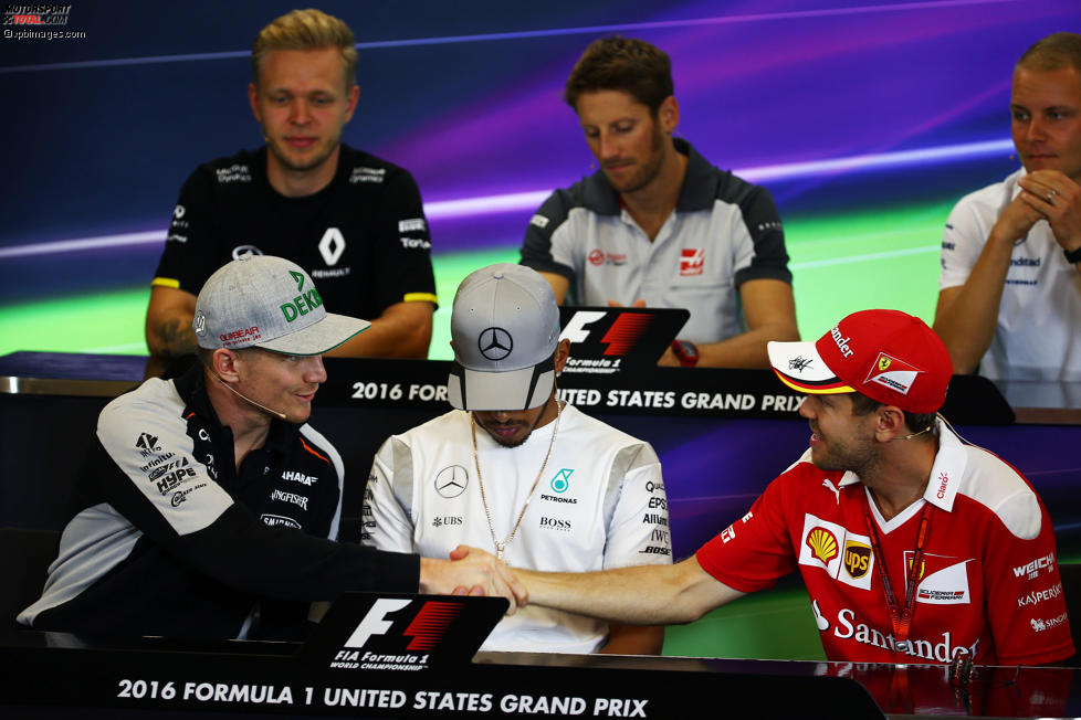 Nico Hülkenberg (Force India), Lewis Hamilton (Mercedes) und Sebastian Vettel (Ferrari) 