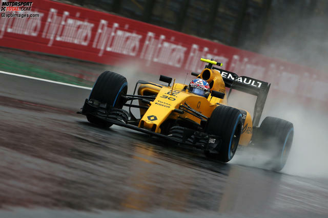 Jolyon Palmer vergeigt einen Angriff im Regen gründlich. Jetzt durch die Highlights des Rennens in Brasilien klicken!