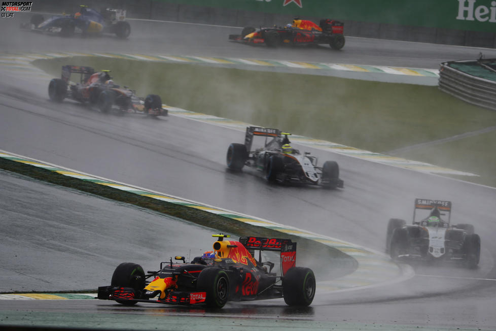 Max Verstappen (Red Bull), Nico Hülkenberg (Force India), Sergio Perez (Force India) und Carlos Sainz (Toro Rosso) 