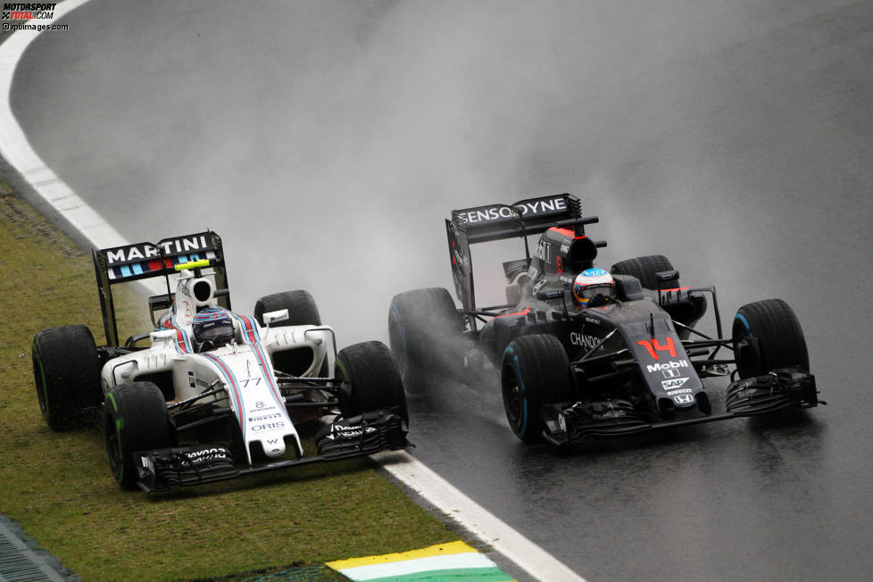 Valtteri Bottas (Williams) und Fernando Alonso (McLaren) 