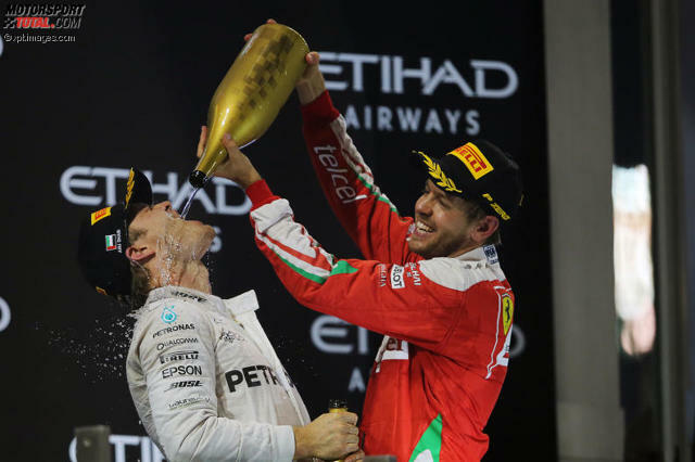 Nico Rosberg und Sebastian Vettel feiern mit Rosenwasser in Abu Dhabi. Klick dich jetzt durch die schönsten Jubel-Fotos!
