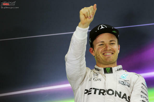 Nico Rosberg freut sich über seinen dritten Schulnoten-Sieg der Saison 2016. Jetzt durch die schönsten Jubelfotos klicken!