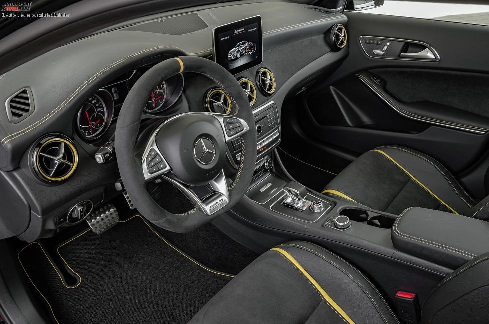 Cockpit des Mercedes-AMG 45 4Matic Yellow Night Edition 