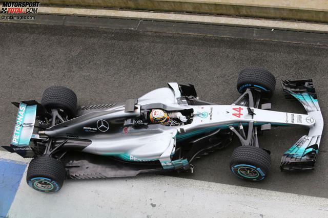 Schlanke Seitenkästen: Der neue, innovative Silberpfeil in Silverstone. Jetzt durch weitere Bilder des neuen F1 W08 klicken!
