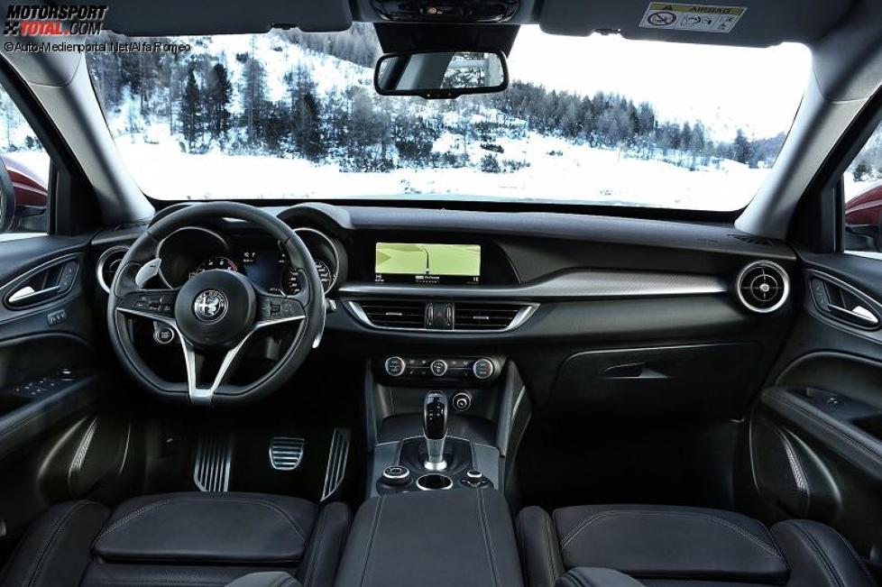 Innenraum und Cockpit des Alfa Romeo Stelvio 2017
