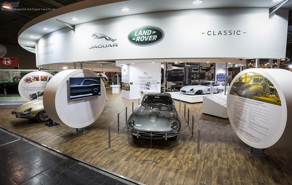 Messestand von Jaguar Land Rover auf der Techno-Classica 2017