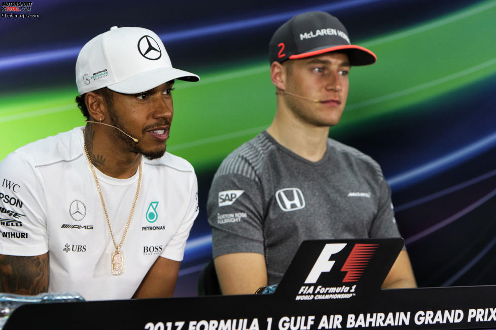 Lewis Hamilton (Mercedes) und Stoffel Vandoorne (McLaren) 