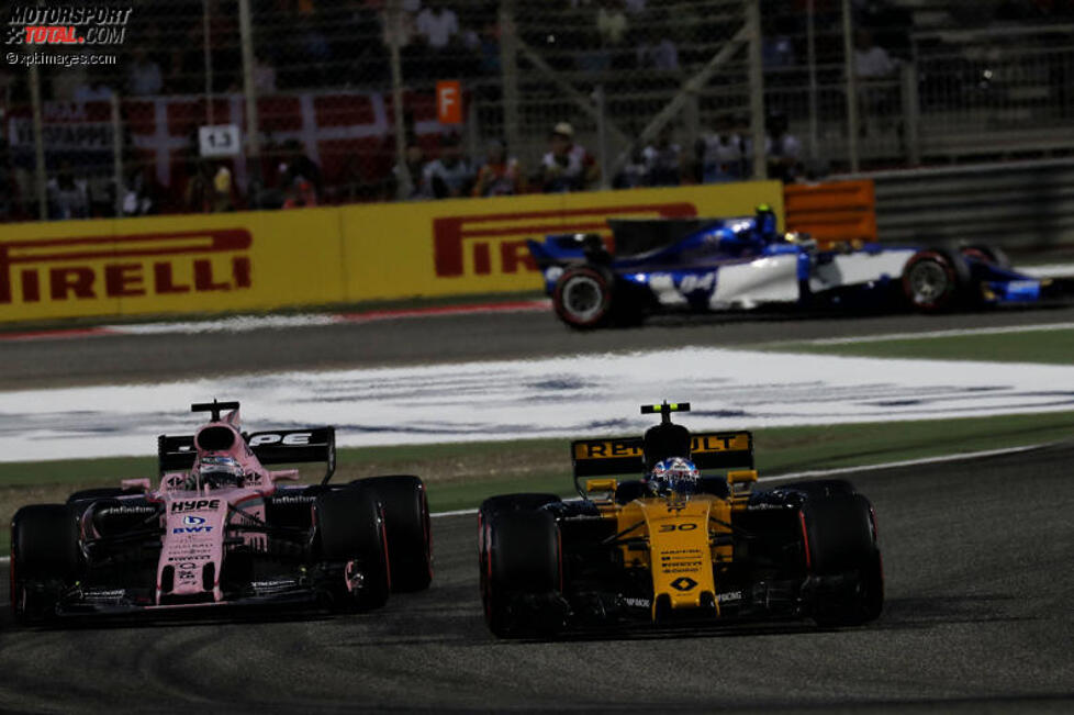Jolyon Palmer (Renault) und Sergio Perez (Force India) 