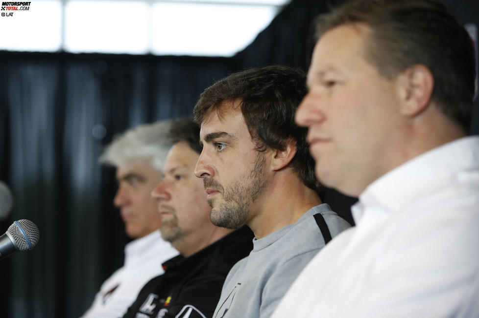 Michael Andretti, Fernando Alonso (McLaren) und Zak Brown 