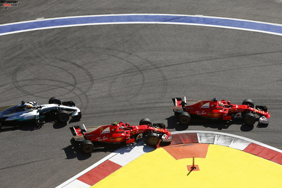 Sebastian Vettel (Ferrari), Kimi Räikkönen (Ferrari) und Lewis Hamilton (Mercedes) 
