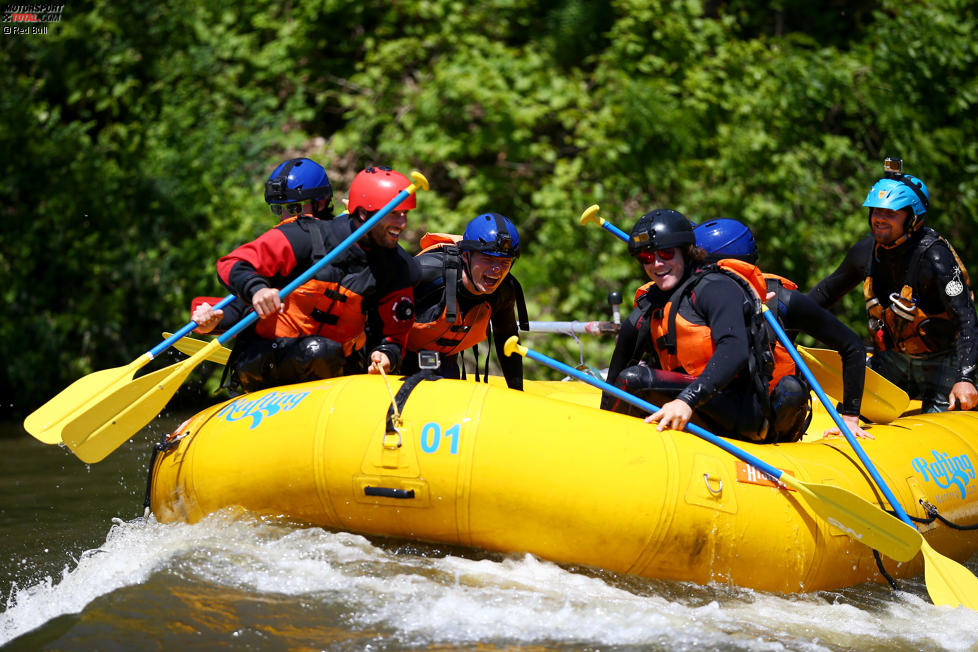 Red-Bull-Fahrer beim Rafting