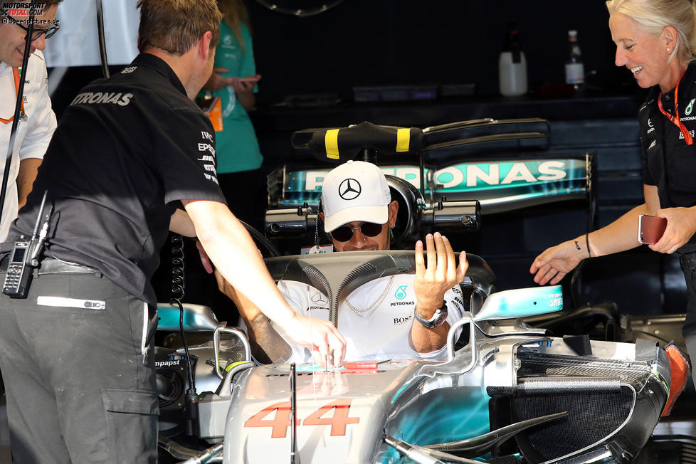 Lewis Hamilton (Mercedes) mit Halo