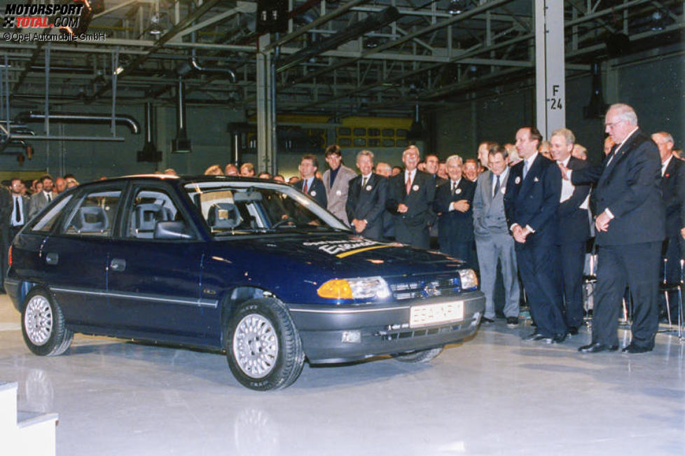 Der erste Opel Astra rollte im Beisein von Helmut Kohl im im Opel-Werk Eisenach vom Band