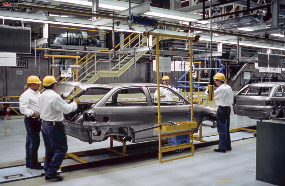 Bau des Opel Astra im Opel-Werk Eisenach