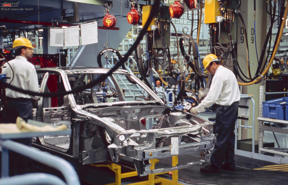 Bau des Opel Astra im Opel-Werk Eisenach