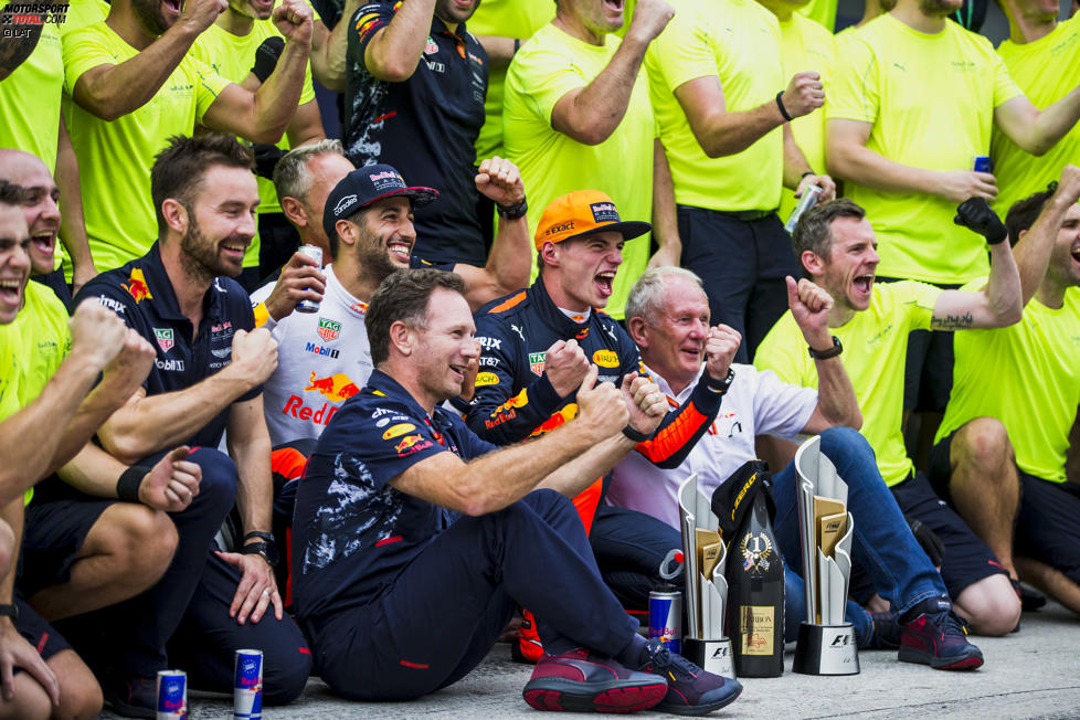 Daniel Ricciardo (Red Bull), Max Verstappen (Red Bull) und Christian Horner 
