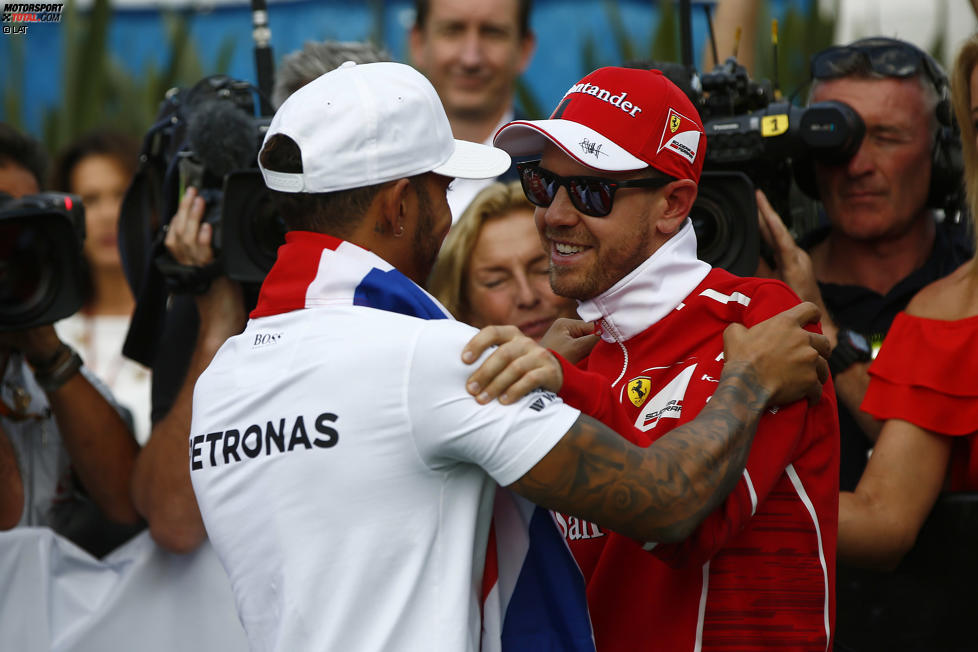 Sebastian Vettel (Ferrari) und Lewis Hamilton (Mercedes) 