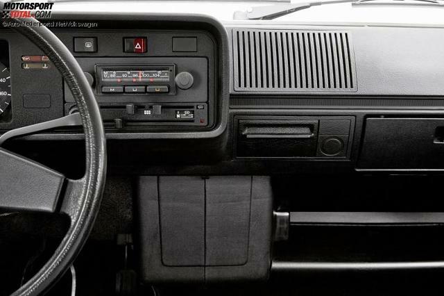 Rückspiegel: Wie das Autoradio im VW Golf das Laufen lernte