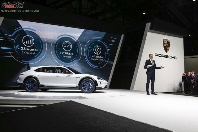 Porsche-Vorstandsvorsitzender Oliver Blume präsentiert die Konzeptstudie Mission E Cross Turismo auf dem Genfer Autosalon