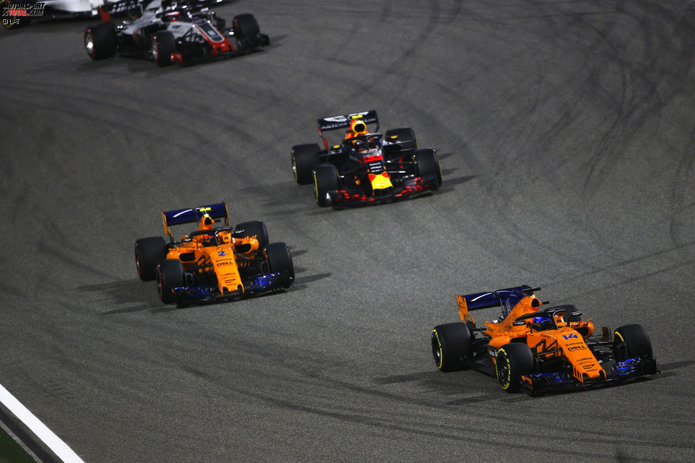 Fernando Alonso (McLaren), Stoffel Vandoorne (McLaren), Max Verstappen (Red Bull) und Romain Grosjean (Haas) 