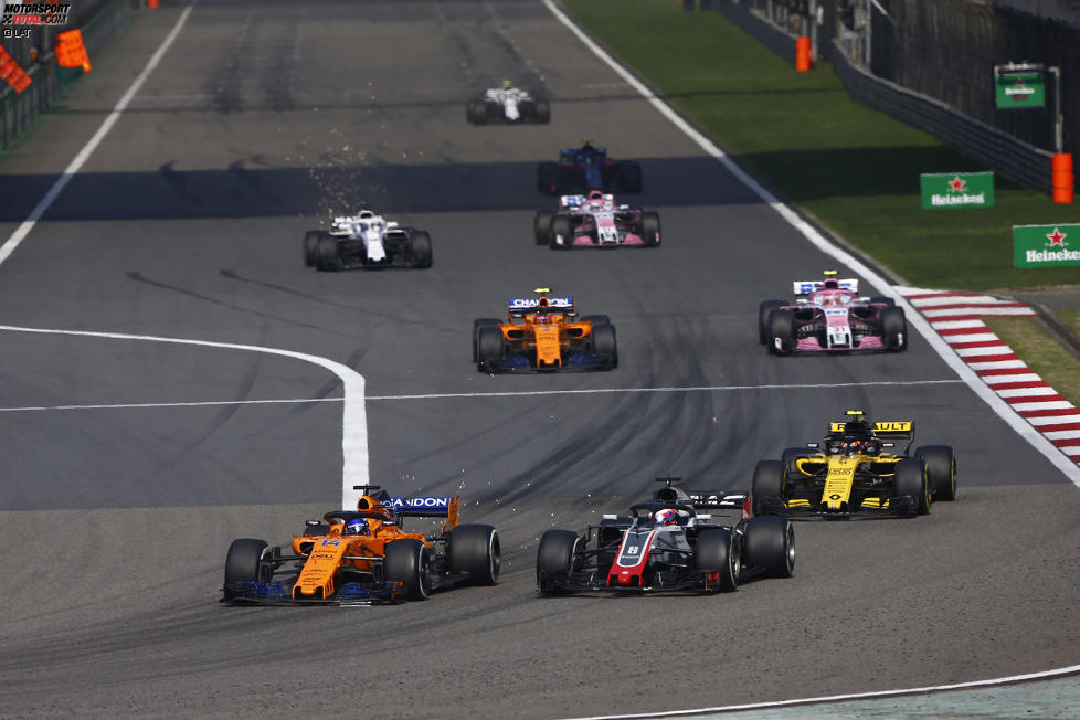 Fernando Alonso (McLaren), Romain Grosjean (Haas), Carlos Sainz (Renault), Stoffel Vandoorne (McLaren) und Esteban Ocon (Force India) 