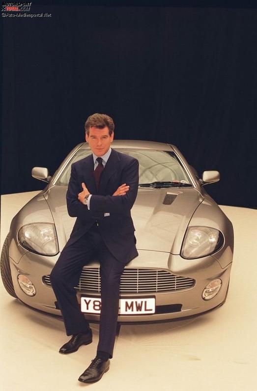 Pierce Brosnan mit seinem Aston Martin V12 Vanquish aus "James Bond 007 – Stirb an einem anderen Tag" (2002)