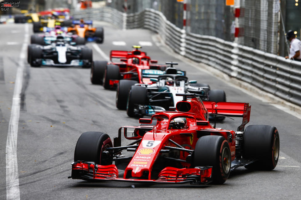 Sebastian Vettel (Ferrari), Lewis Hamilton (Mercedes), Kimi Räikkönen (Ferrari) und Valtteri Bottas (Mercedes) 