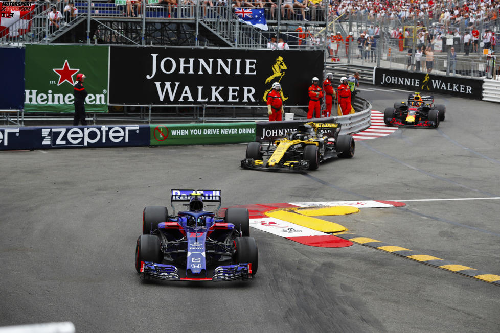 Pierre Gasly (Toro Rosso), Nico Hülkenberg (Renault) und Max Verstappen (Red Bull) 
