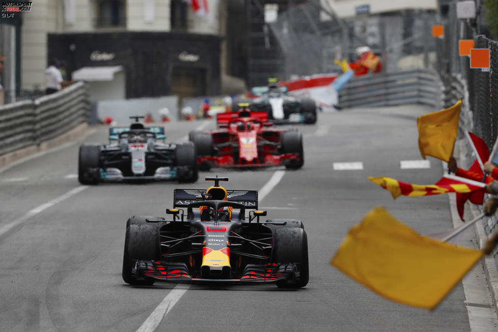 Daniel Ricciardo (Red Bull), Lewis Hamilton (Mercedes), Kimi Räikkönen (Ferrari) und Valtteri Bottas (Mercedes) 