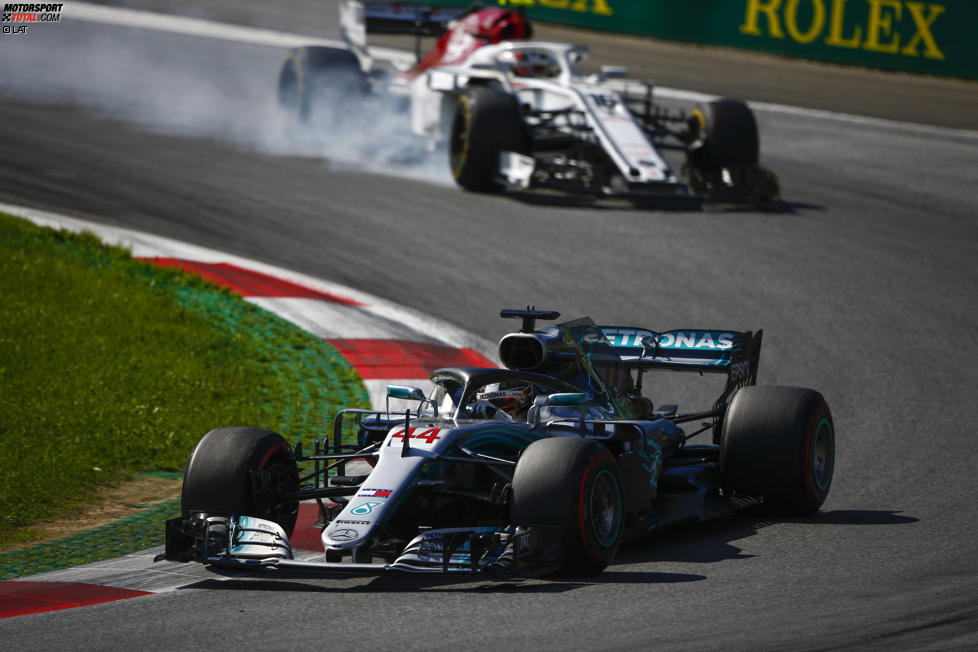 Lewis Hamilton (Mercedes) und Charles Leclerc (Sauber) 