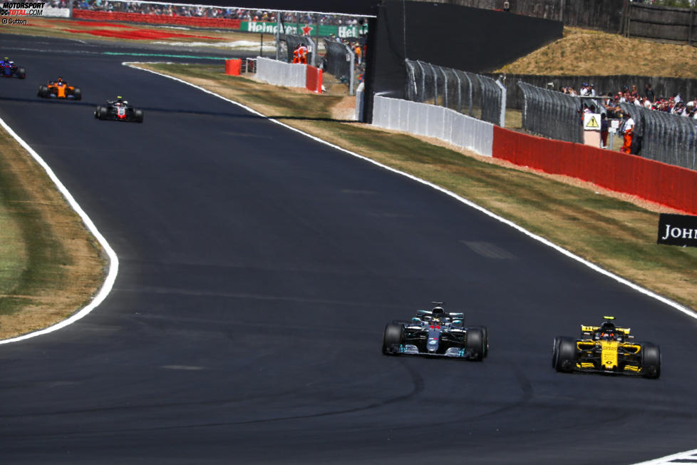 Lewis Hamilton (Mercedes) und Carlos Sainz (Renault) 