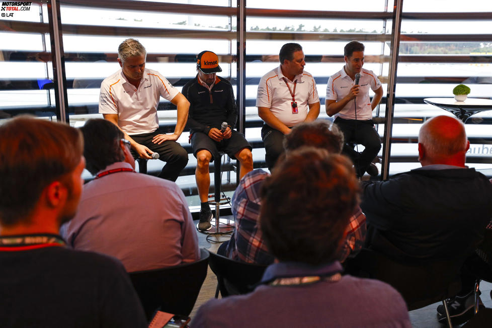 Fernando Alonso (McLaren), Zak Brown und Stoffel Vandoorne (McLaren) 
