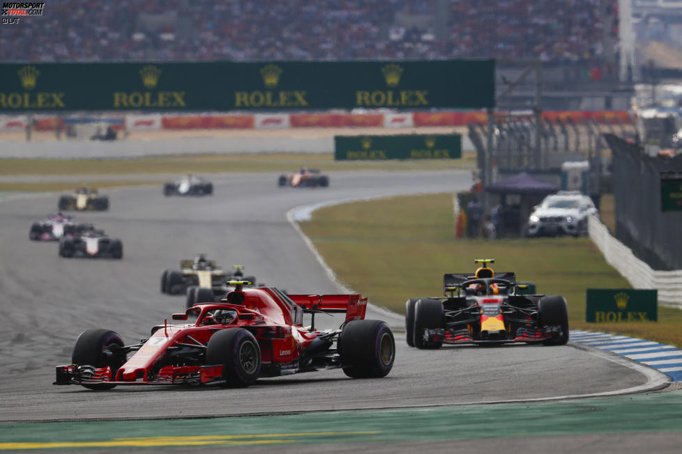 Kimi Räikkönen (Ferrari) und Max Verstappen (Red Bull) 