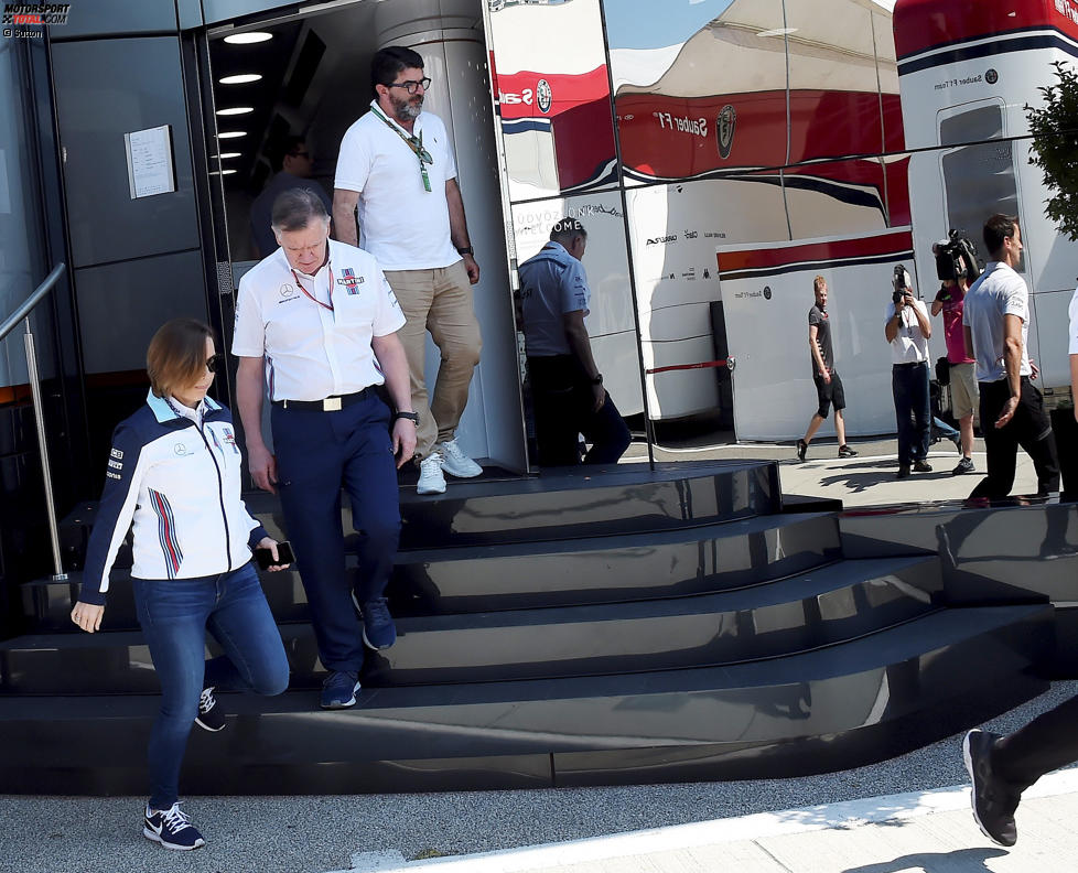 Claire Williams und der Manager von Fernando Alonso (McLaren) 