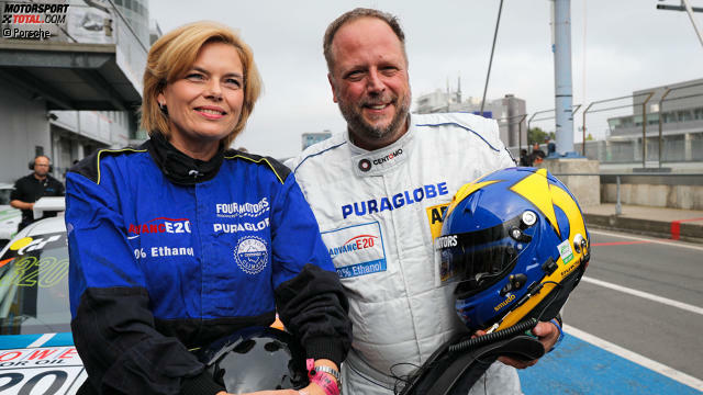 Smudo nahm Bundesministerin Julia Klöckner mit auf den Nürburgring