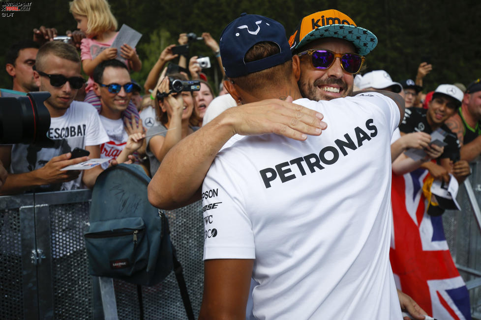 Fernando Alonso (McLaren) und Lewis Hamilton (Mercedes) 