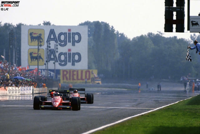 Vor 30 Jahren: Gerhard Berger gewinnt nach Enzo Ferraris Tod für die Scuderia in Monza und verwandelt den Klassiker in ein Tollhaus. Jetzt durch die bewegte Geschichte des Italien-Grand-Prix klicken!
