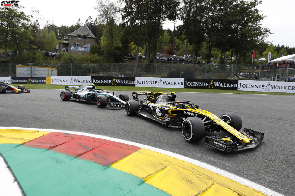 Carlos Sainz (Renault) und Valtteri Bottas (Mercedes) 