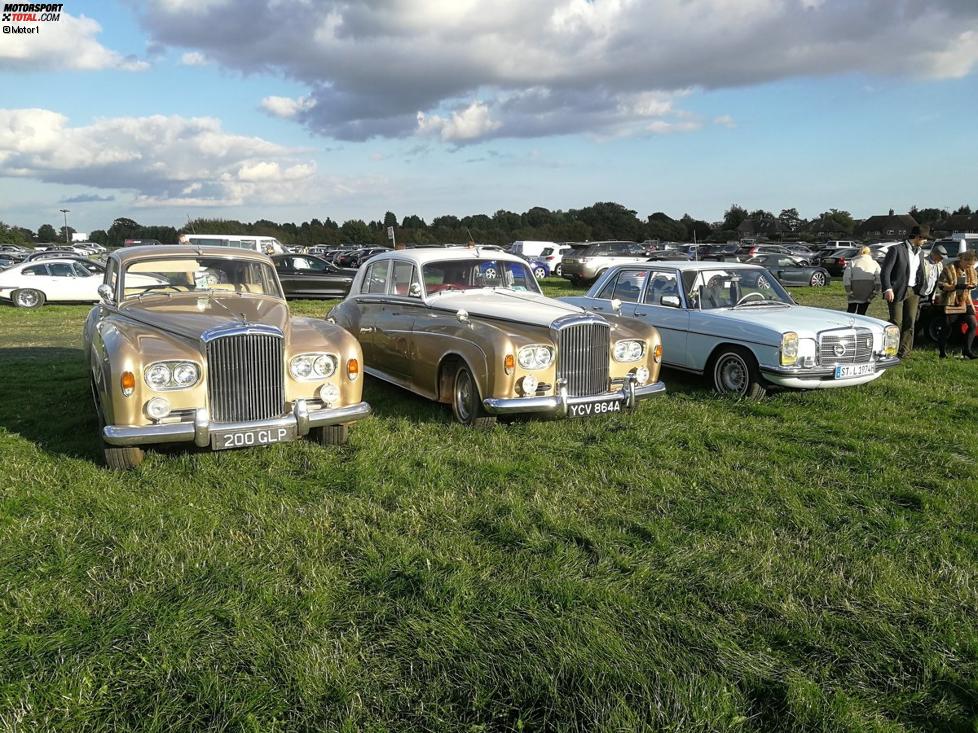 Natürlich reist man in England stilgerecht im Rolls-Royce zum Oldtimer-Treffen an.