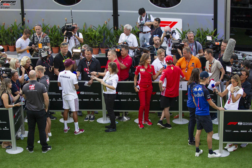Kevin Magnussen (Haas), Lewis Hamilton (Mercedes), Kimi Räikkönen (Ferrari) und Brendon Hartley (Toro Rosso) 