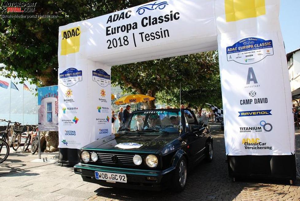ADAC Europa Classic 2018: Zieleinfahrt des Teams I der Autostadt im VW Golf I Facelift Cabriolet