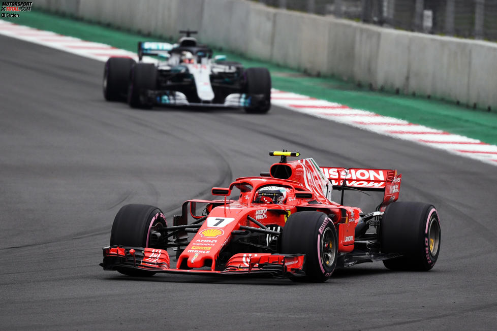 Kimi Räikkönen (Ferrari) und Lewis Hamilton (Mercedes) 