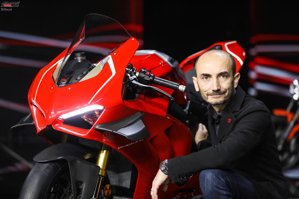Claudio Domenicali mit der Ducati Panigale V4R