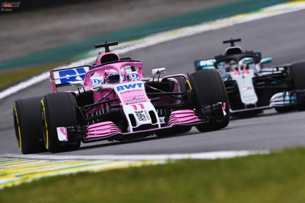 Sergio Perez (Racing Point) und Lewis Hamilton (Mercedes) 