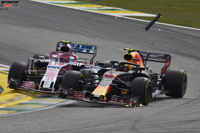Wenn Teile wegfliegen, ist das für Max Verstappens Red Bull nicht gut. 50 Punkte Abtrieb soll er dadurch verloren haben. Der ganze Streit in Bildern: Wenn Teile wegfliegen, ist das für Max Verstappens Red Bull nicht gut. 50 Punkte Abtrieb soll er dadurch verloren haben. Der ganze Streit in Bildern: