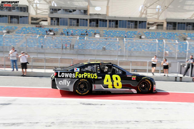 Da stand er mal nicht quer: Fernando Alonso bei seinem NASCAR-Test. Da stand er mal nicht quer: Fernando Alonso bei seinem NASCAR-Test.