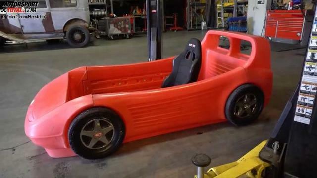 Die Hoonigans verwandeln Rennwagen-Kinderbett in echtes Auto