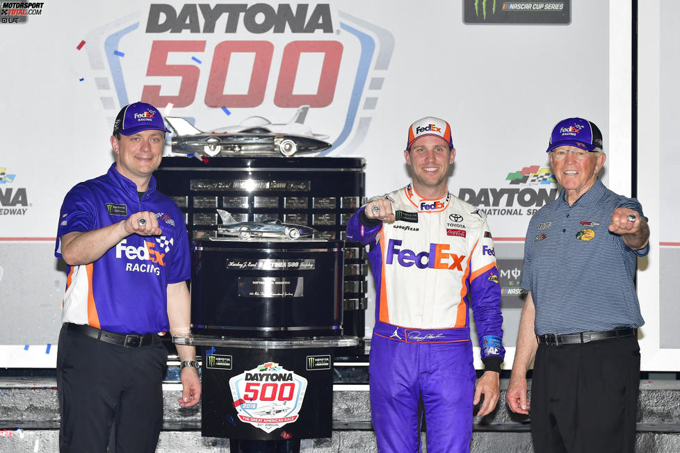 Denny Hamlin (Gibbs) mit Chris Gabehart und Joe Gibbs