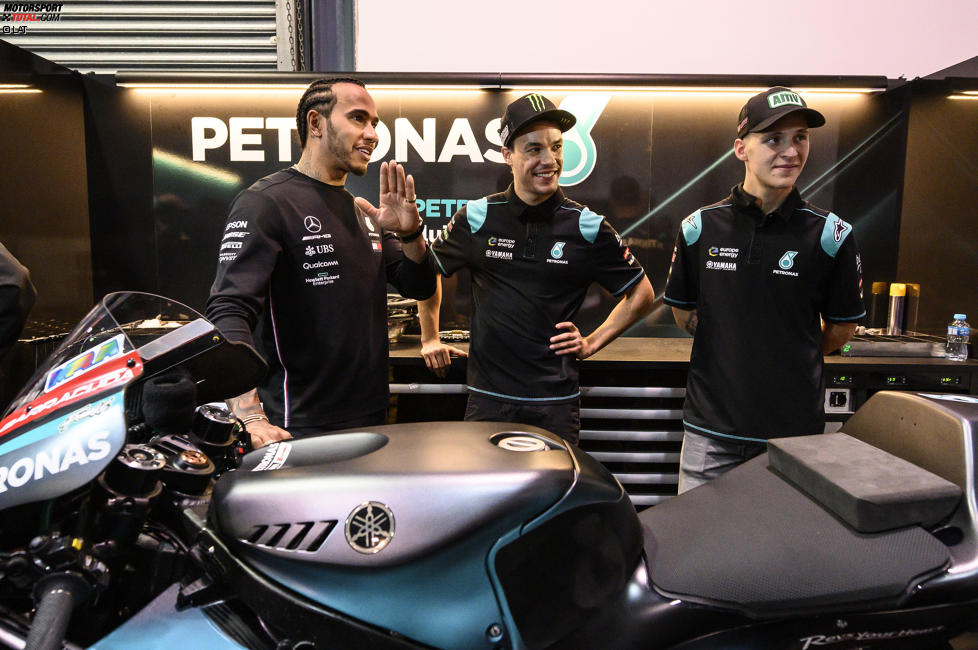 Franco Morbidelli (Petronas Yamaha), Lewis Hamilton und Fabio Quartararo (Petronas Yamaha) 