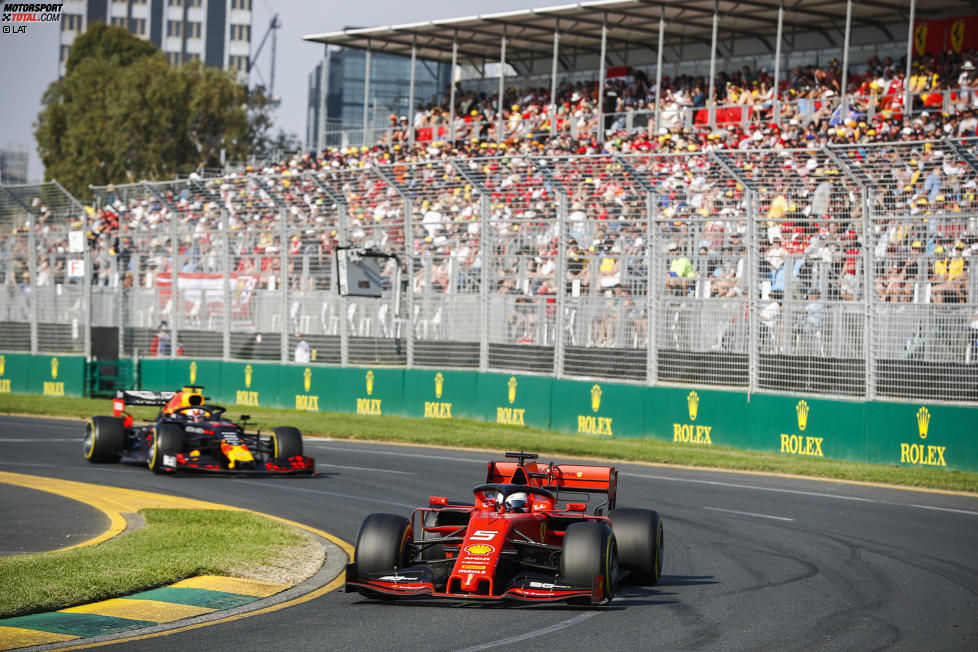 Sebastian Vettel (Ferrari) und Max Verstappen (Red Bull) 